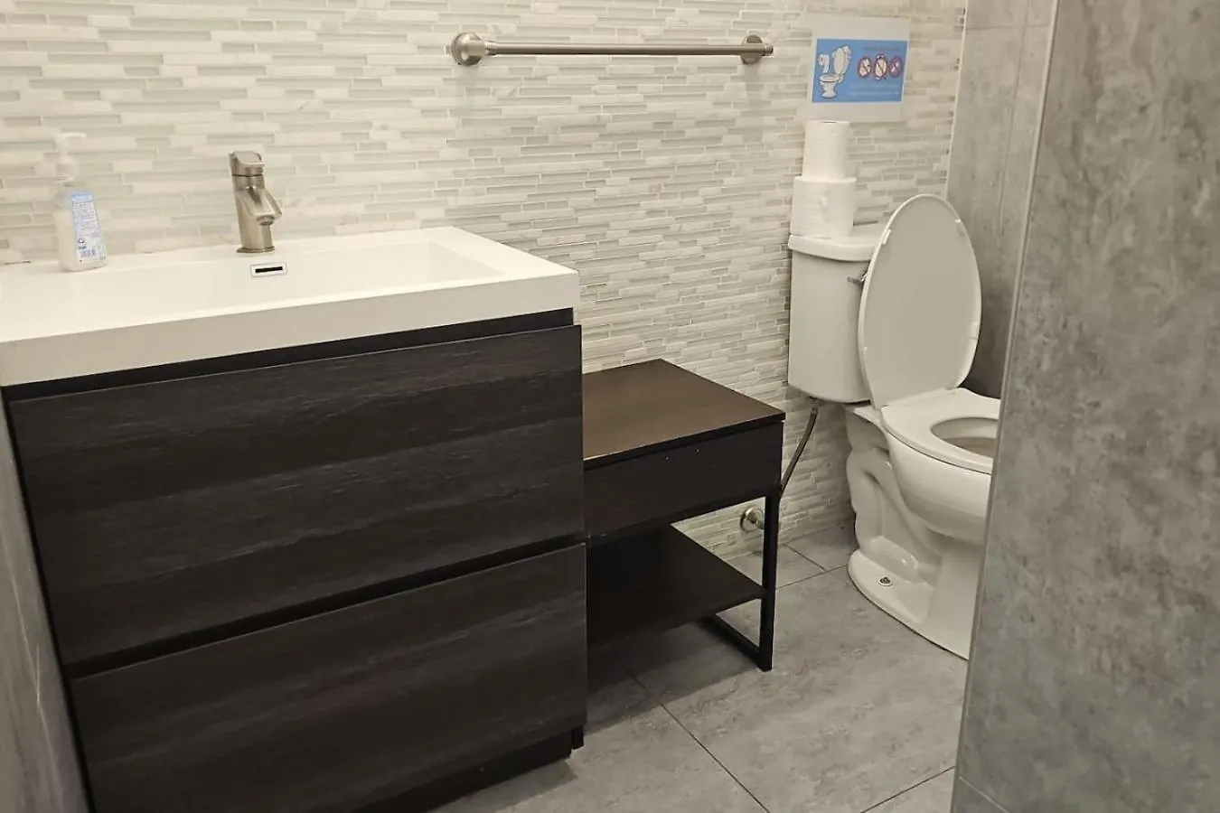 Chic Dt Mtl Condo With Rooftop, Bbq And Jacuzzi Zz4 Montreal Apartment